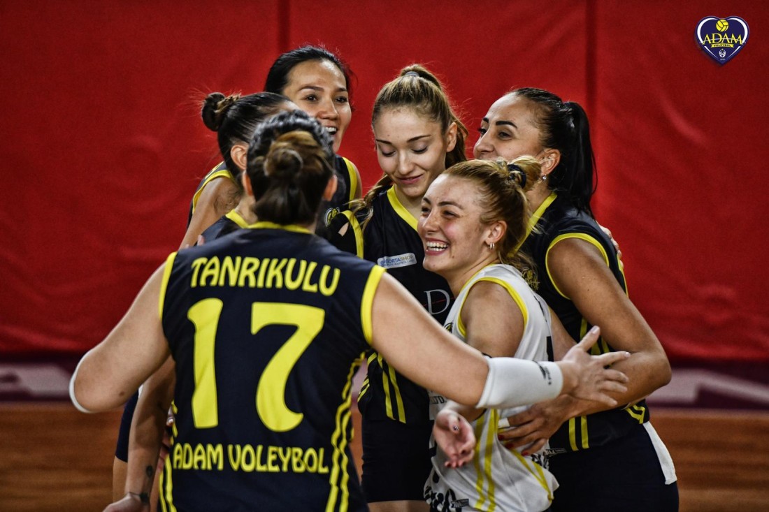 Adam Voleybol galibiyetle kapattı