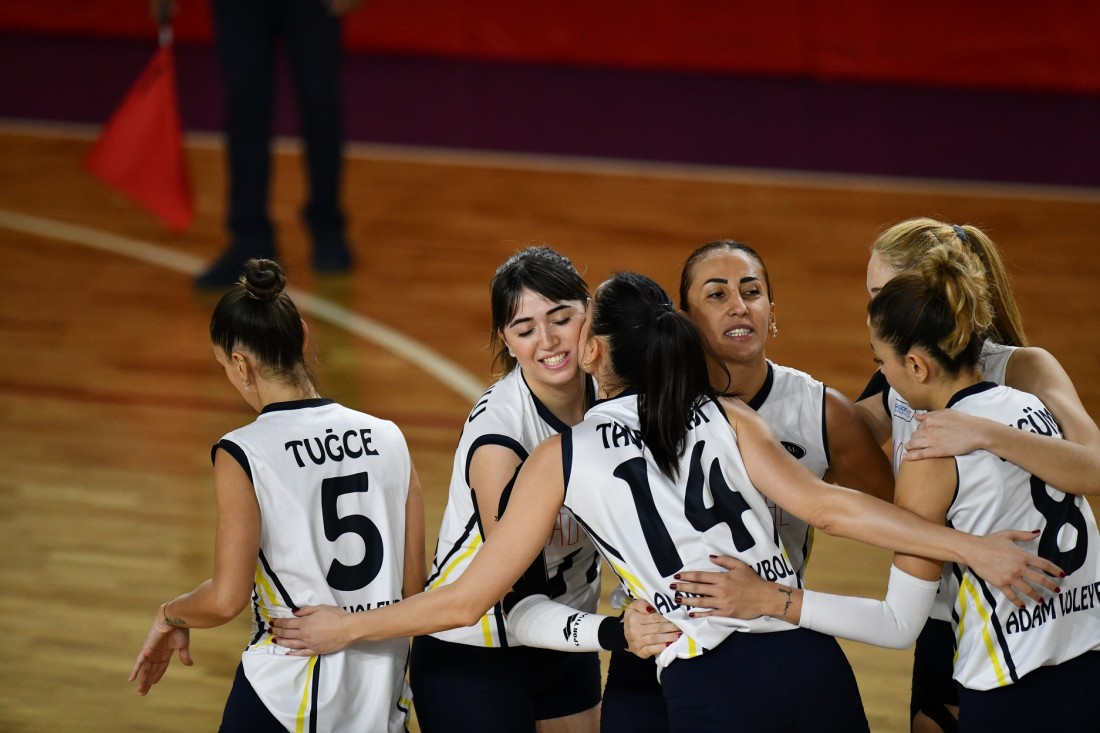 ADAM VOLEYBOL GALİBİYETLE DÖNDÜ: 2-3