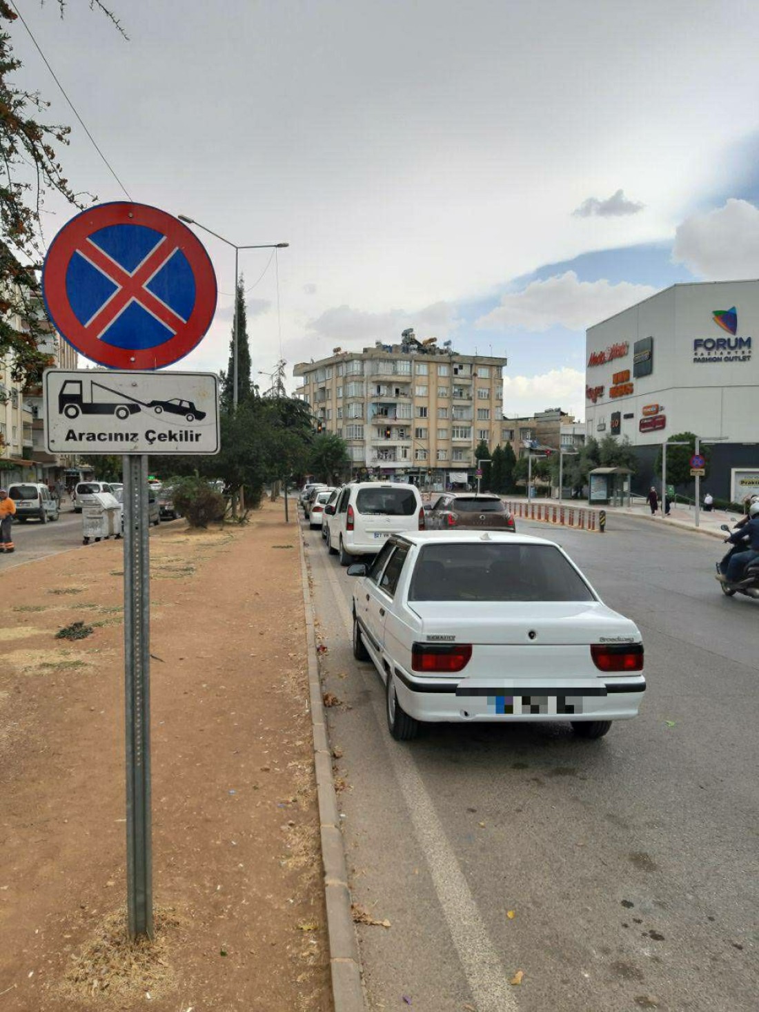 Hatalı park eden araçlara ceza yağdı