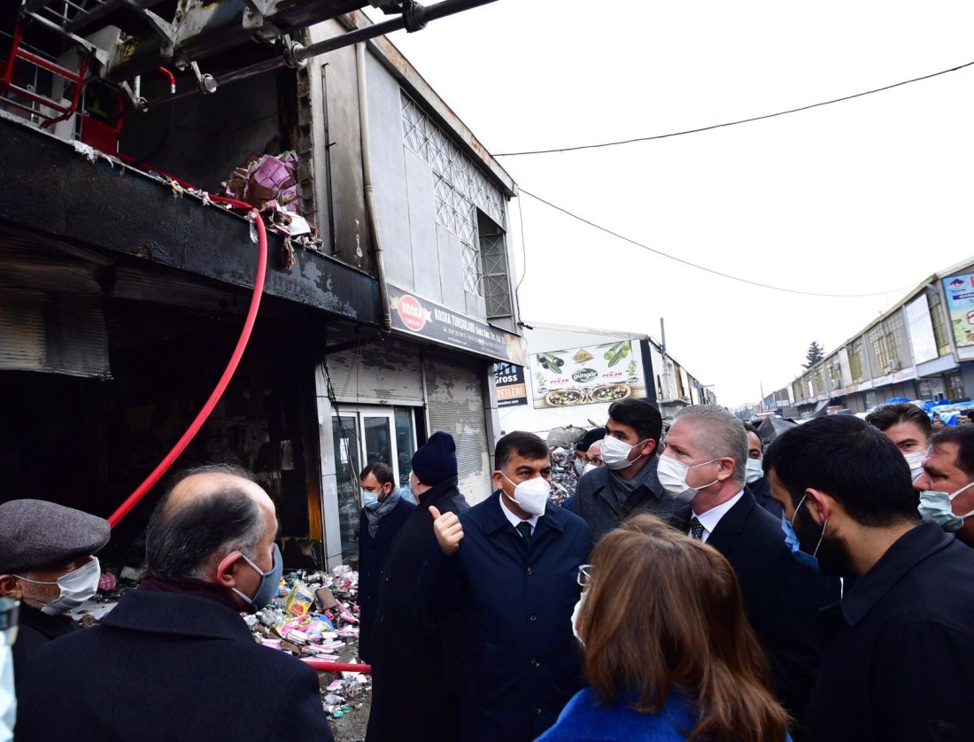 Vali Gül ve başkanlar yanan iş yerinde incelemelerde bulundu