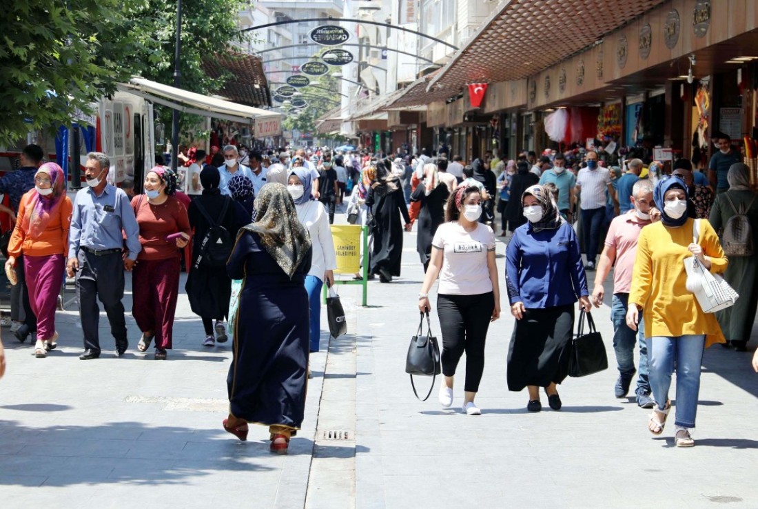 Korona virüs yasaklarına uymayanlara ceza yağdı