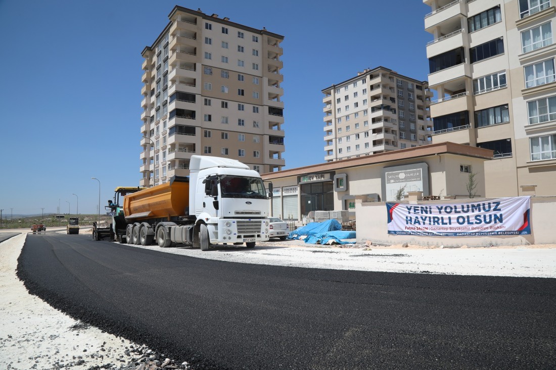 Mavikent ve Şahintepe’de yollar yapılıyor