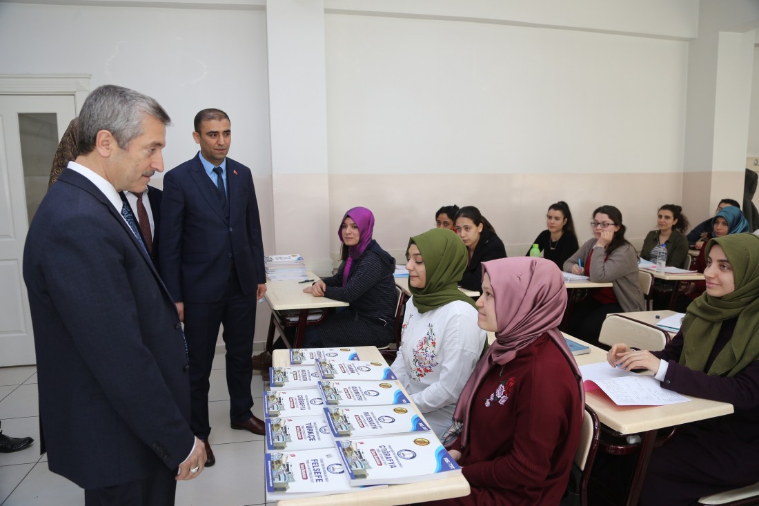 Şahinbey Belediyesi’nden milyonlarca kitap