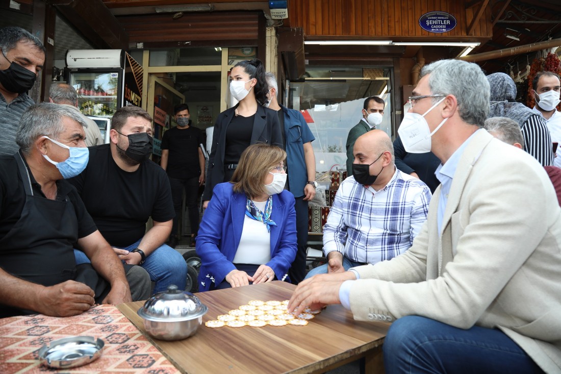 Başkan Şahin, tarihi çarşılarda yürütülen çalışmaları inceledi