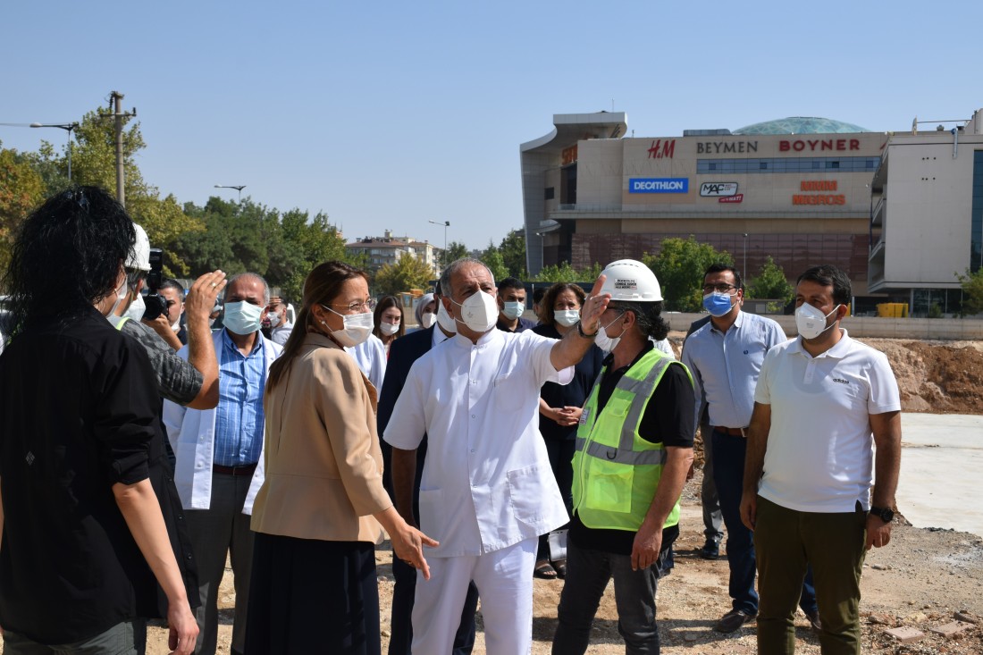 Bakbak hastane inşaatında incelemelerde bulundu