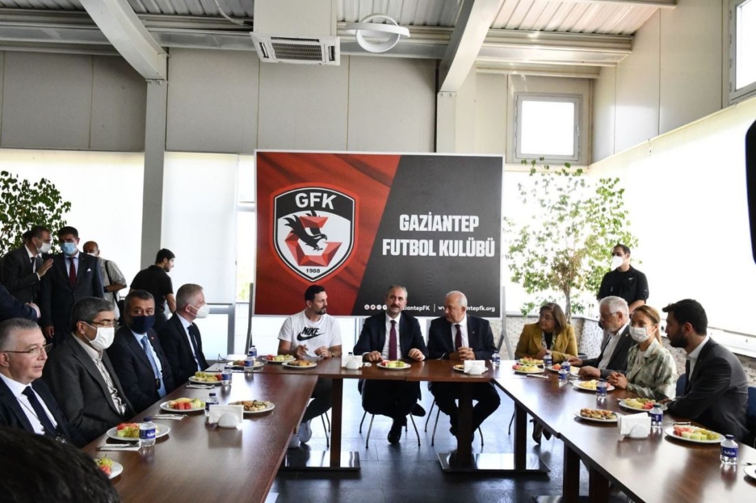 Bakan Gül Gaziantep FK’ya gitti