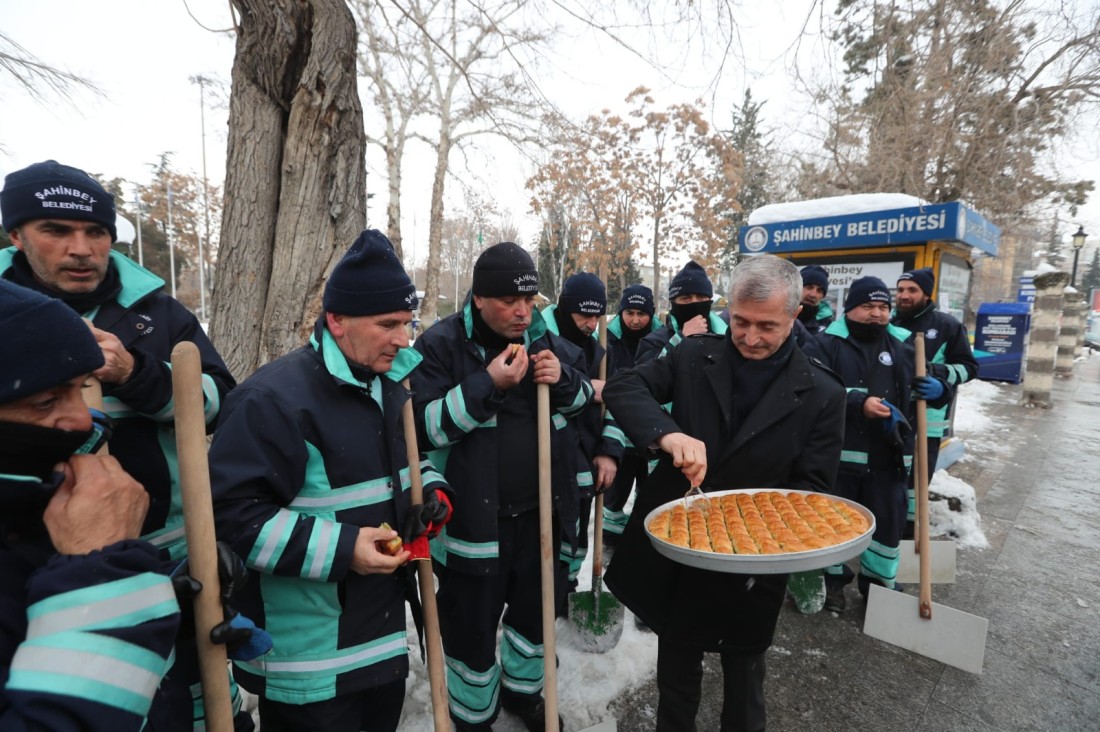 Karla mücadele ekibine baklava dopingi