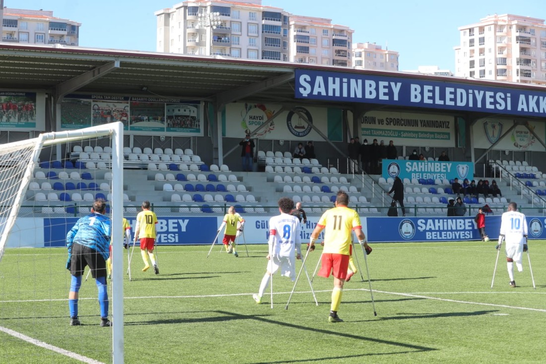 ŞAHİNBEY AMPUTE KENDİ EVİNDE GALİP 2-0