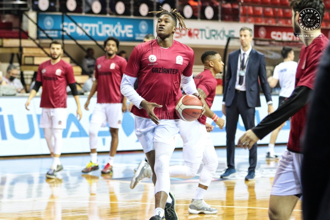 Gaziantep Basketbol zirveyi zorluyor