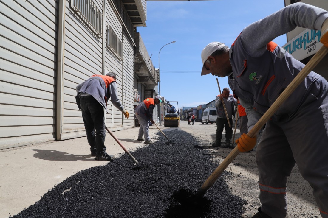 Şehitkamil’den, Küsket’te Yoğun Asfalt Mesaisi