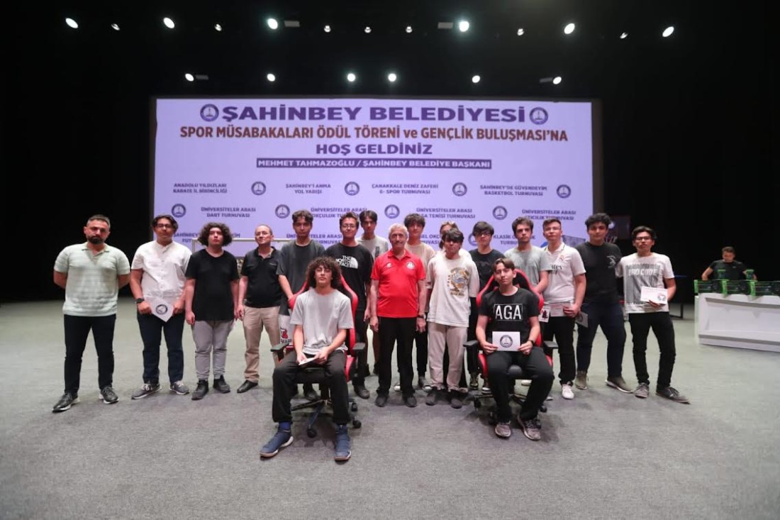 Başkan Tahmazoğlu’ndan Sporculara Hediye Yağmuru