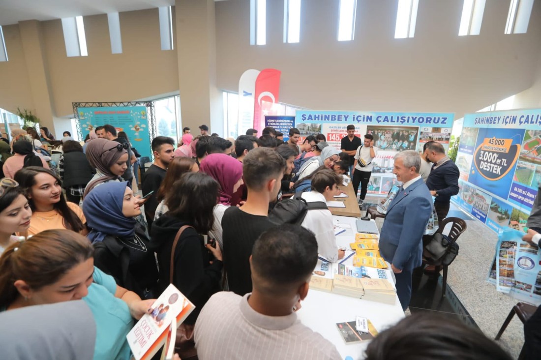 Şahinbey Belediyesi’nin Kitap Fuarını Yüz Binlerce Kişi Ziyaret Etti 