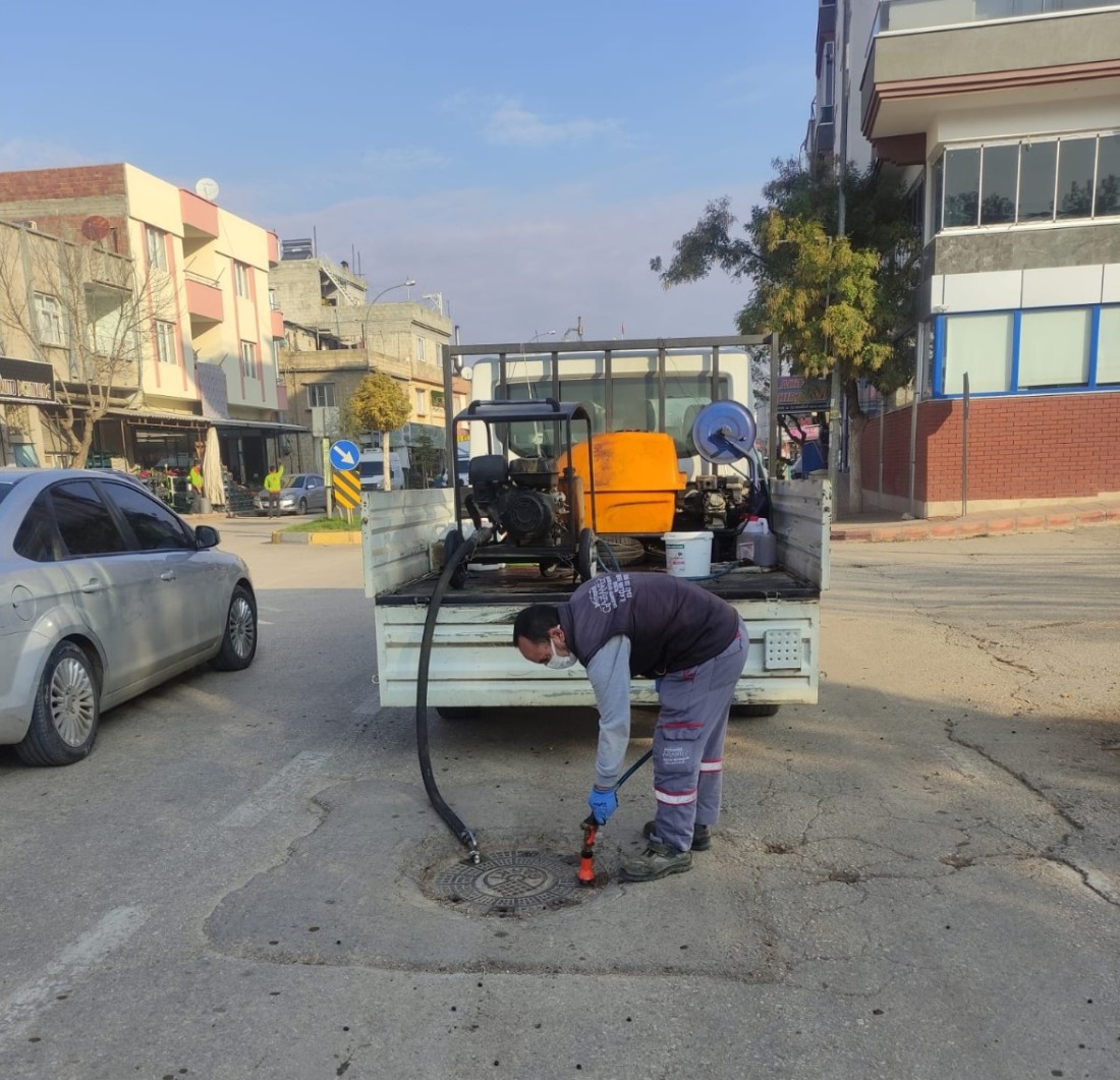 Gaziantep’te haşereye karşı ilaçlama yapılıyor