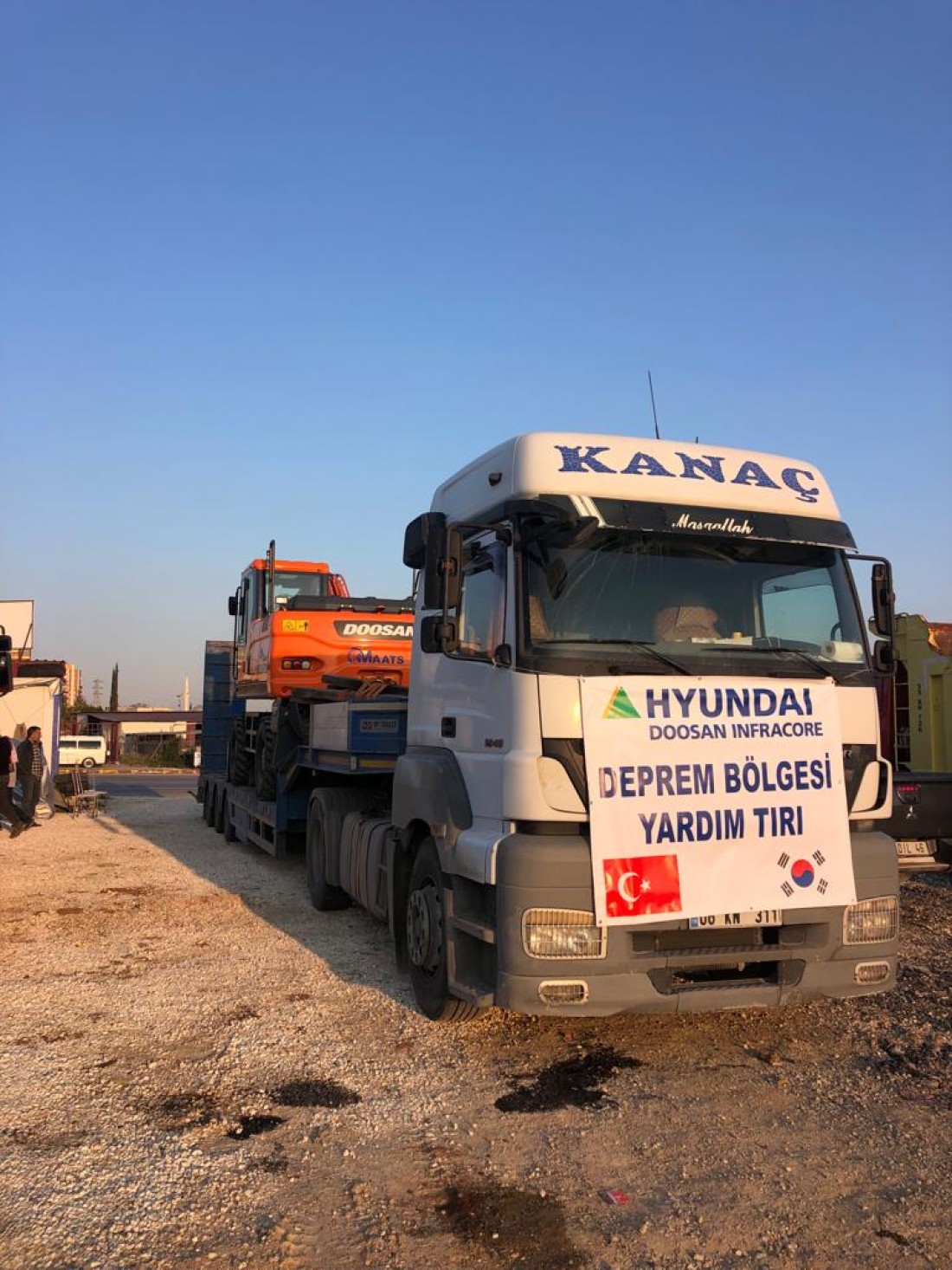 Doosan İş Makinaları İle  Deprem Bölgesine Destek Veriyor