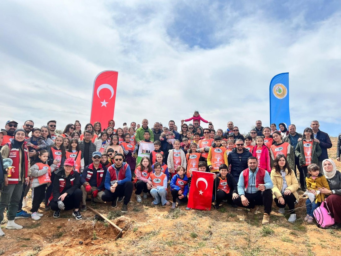 TEMA Depremde Hayatını Kaybedenler İçin Fidan Dikimi Yaptı