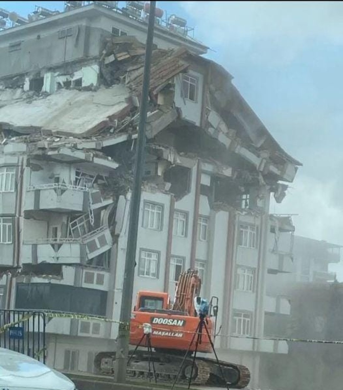 İbrahimli’deki Pamukkale Sitesi yıkılıyor