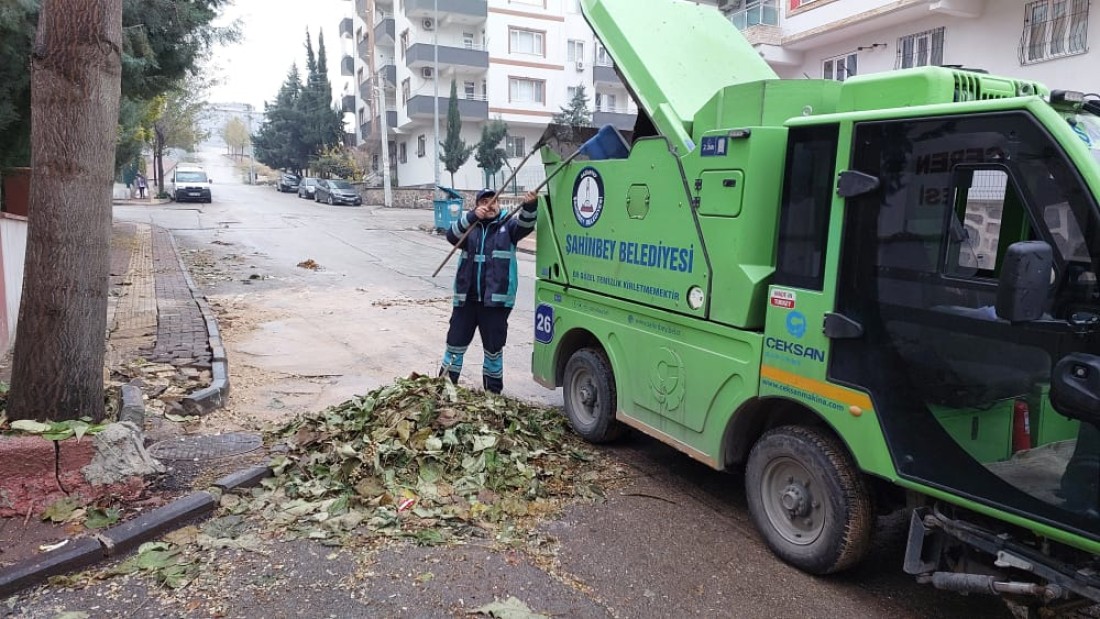 Şahinbey Belediyesi İlçenin Her Noktasını Temizliyor