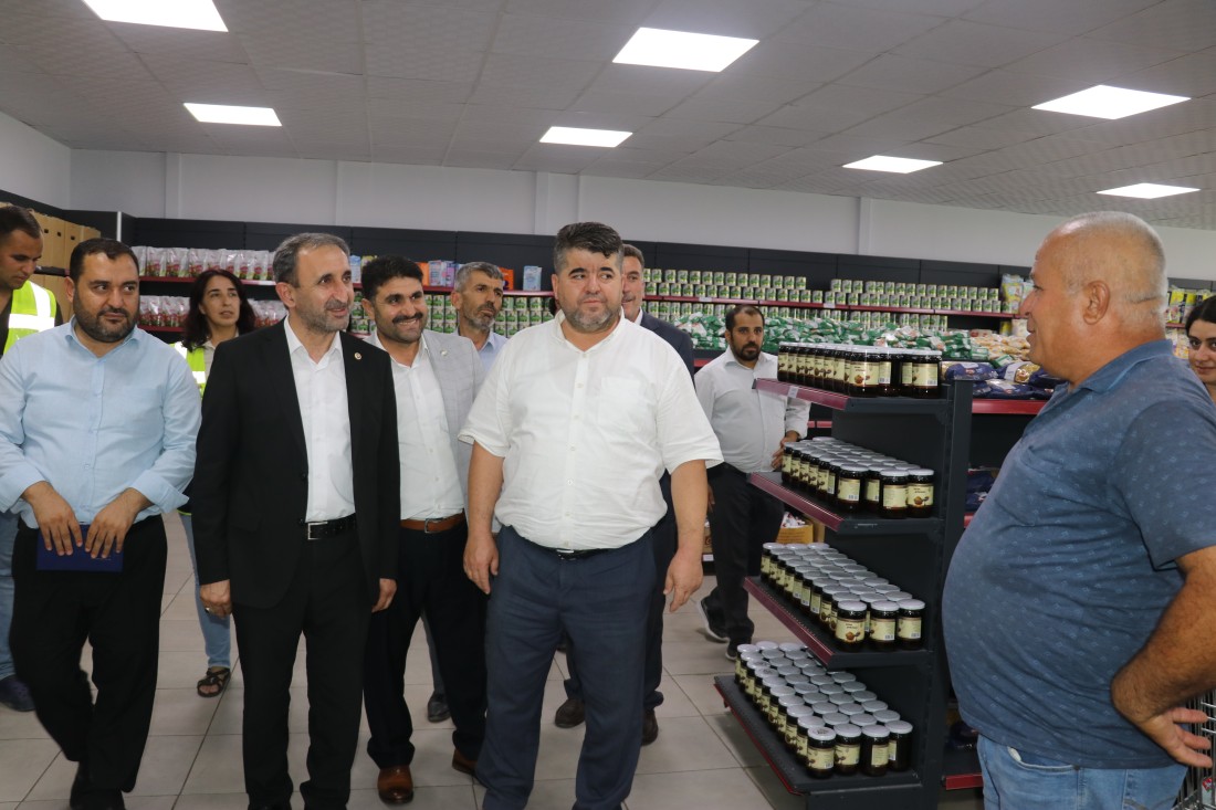 HÜDA PAR Gaziantep Milletvekili Şehzade Demir depremzedeleri ziyaret etti