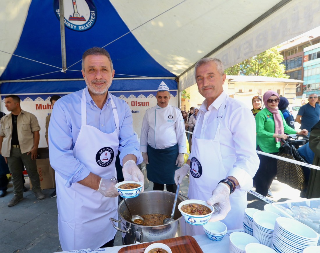 Çelikaslan Ve Tahmazoğlu Vatandaşlara Aşure İkramında Bulundu