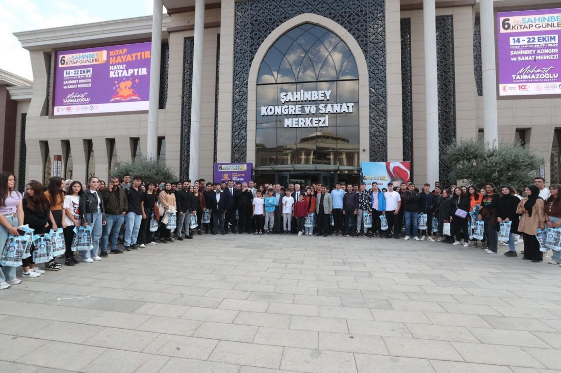 Şahinbey Belediyesi’nin 6.Kitap Fuarı Depremzede Öğrencileri Ağırladı