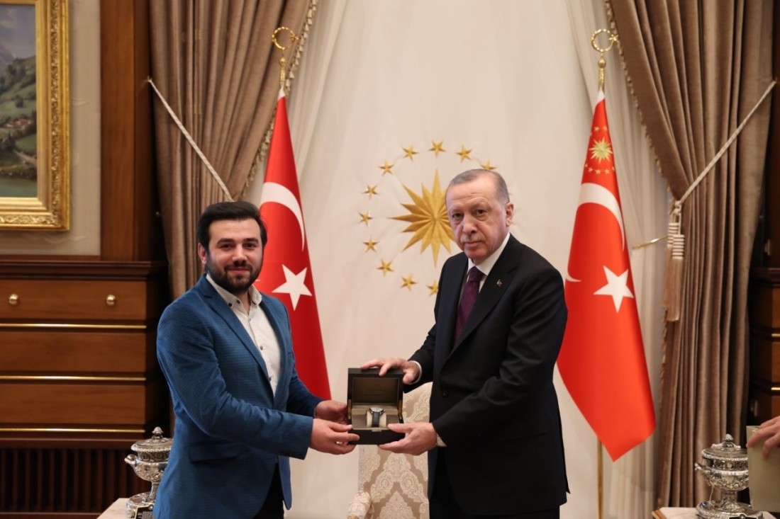 Ödülünü Cumhurbaşkanı Recep Tayyip Erdoğan’dan aldı