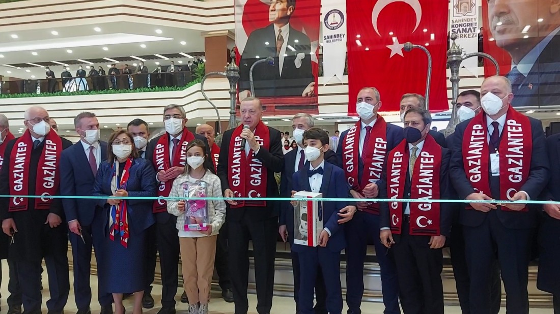 Cumhurbaşkanı Erdoğan Şahinbey Kongre ve Sanat Merkezi’ni açtı