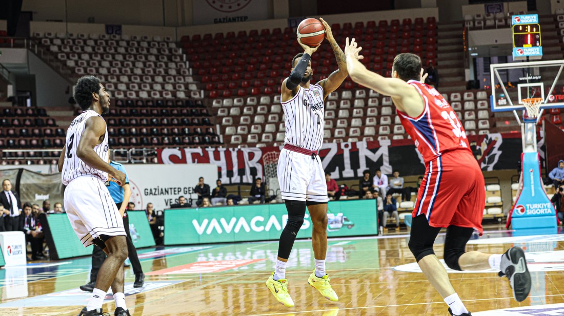 Gaziantep Basketbol nefes aldı: 69-60
